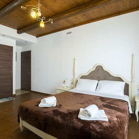 Zaros Hotel Bagian luar foto