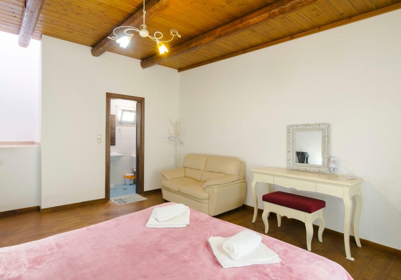 Zaros Hotel Bagian luar foto